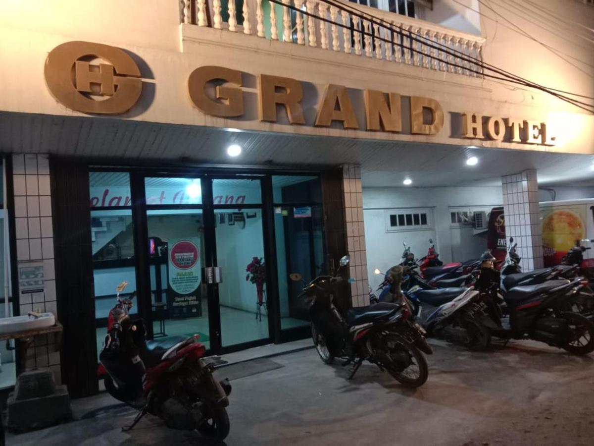Grand Hotel Pemangkat Exterior foto